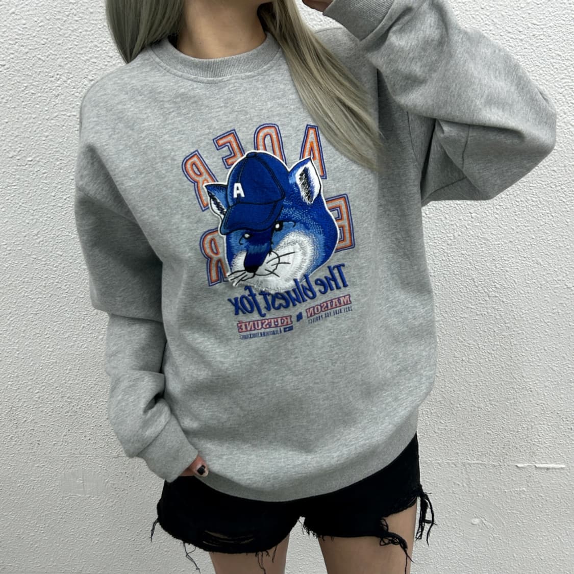 아더에러 x 메종키츠네 폭스 헤드 그레이 맨투맨 상품이미지1