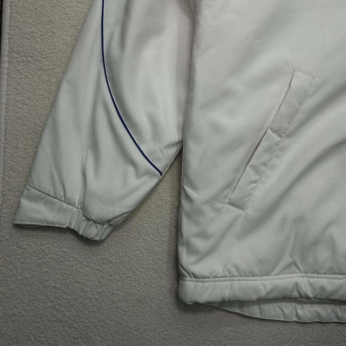 엄브로 올드스쿨 UK SPIRITS 패딩 화이트 105 상품이미지3