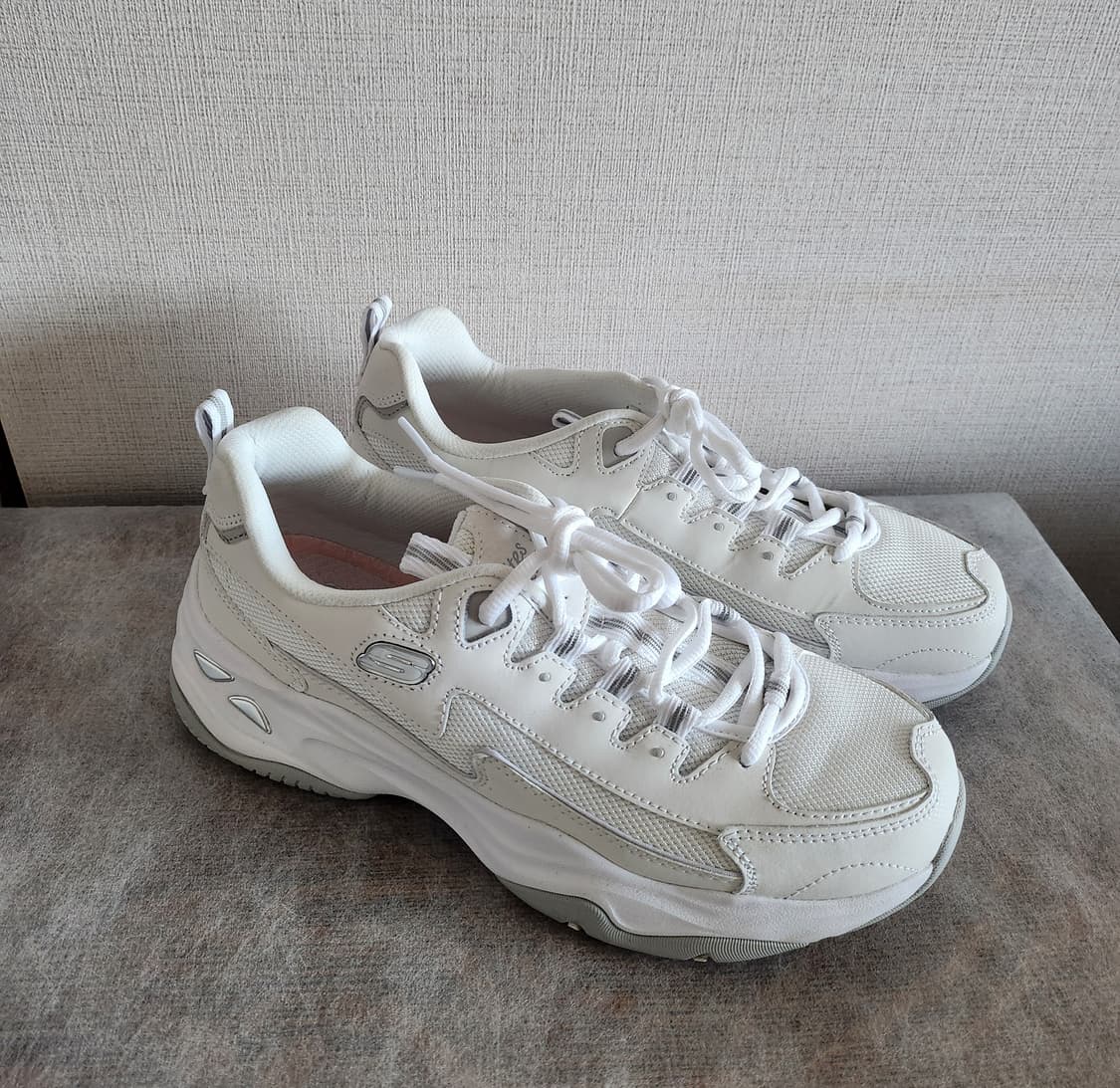 250) 스케쳐스 딜라이트 4.0 화이트 운동화 상품이미지4