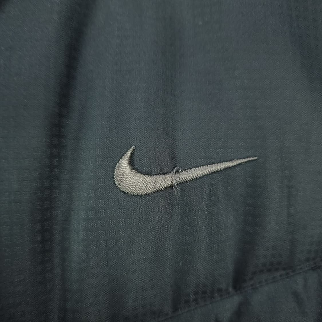 [나이키] 로고 자수 덕다운 후드 패딩 블랙 M18377 상품이미지8