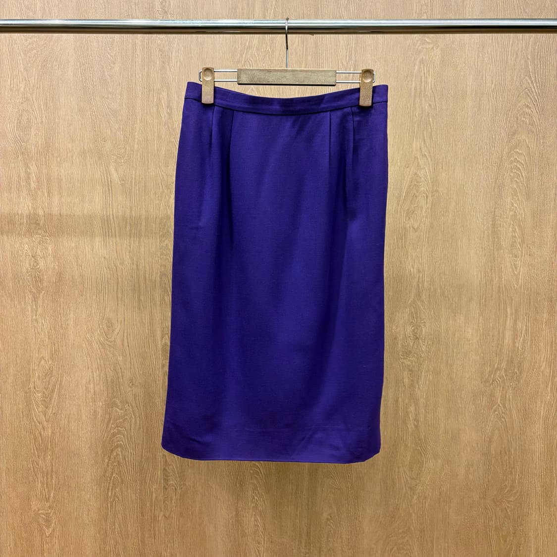 셀린느 미디 스커트 클래식 펜슬 실루엣 세로 절개 센터 슬릿 디테일 퍼플 상품이미지2