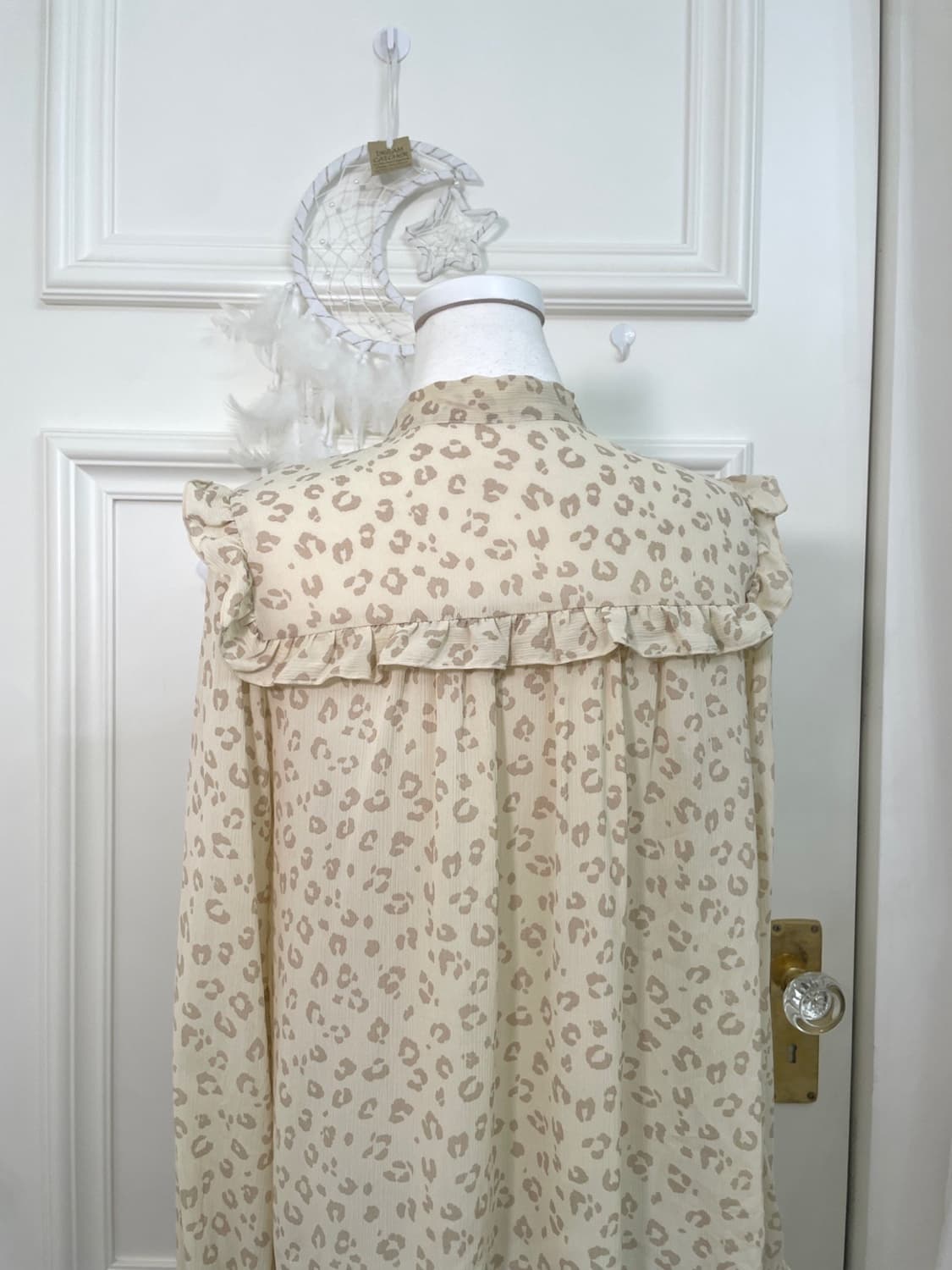 beige leopard ruffle bow blouse(size-F) 상품이미지4