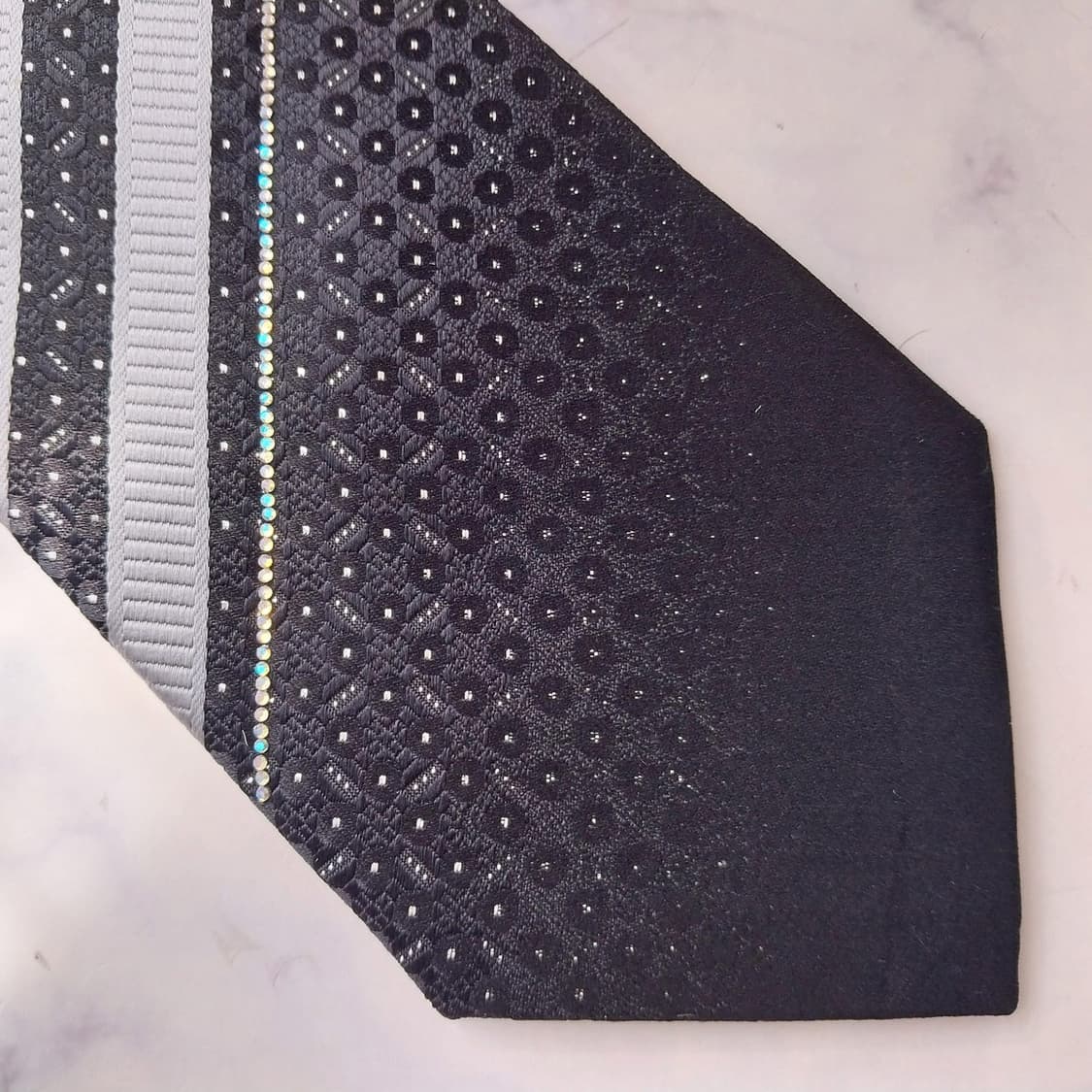 아쿠아스큐텀 블랙 스트라이프 패턴 넥타이 9cm A등급 K2340
 상품이미지5