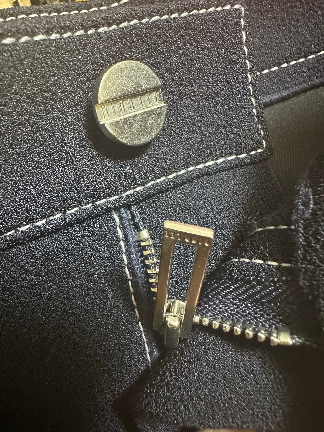 한섬 디온 리 블랙 언발란스 스티치 스커트 상품이미지5