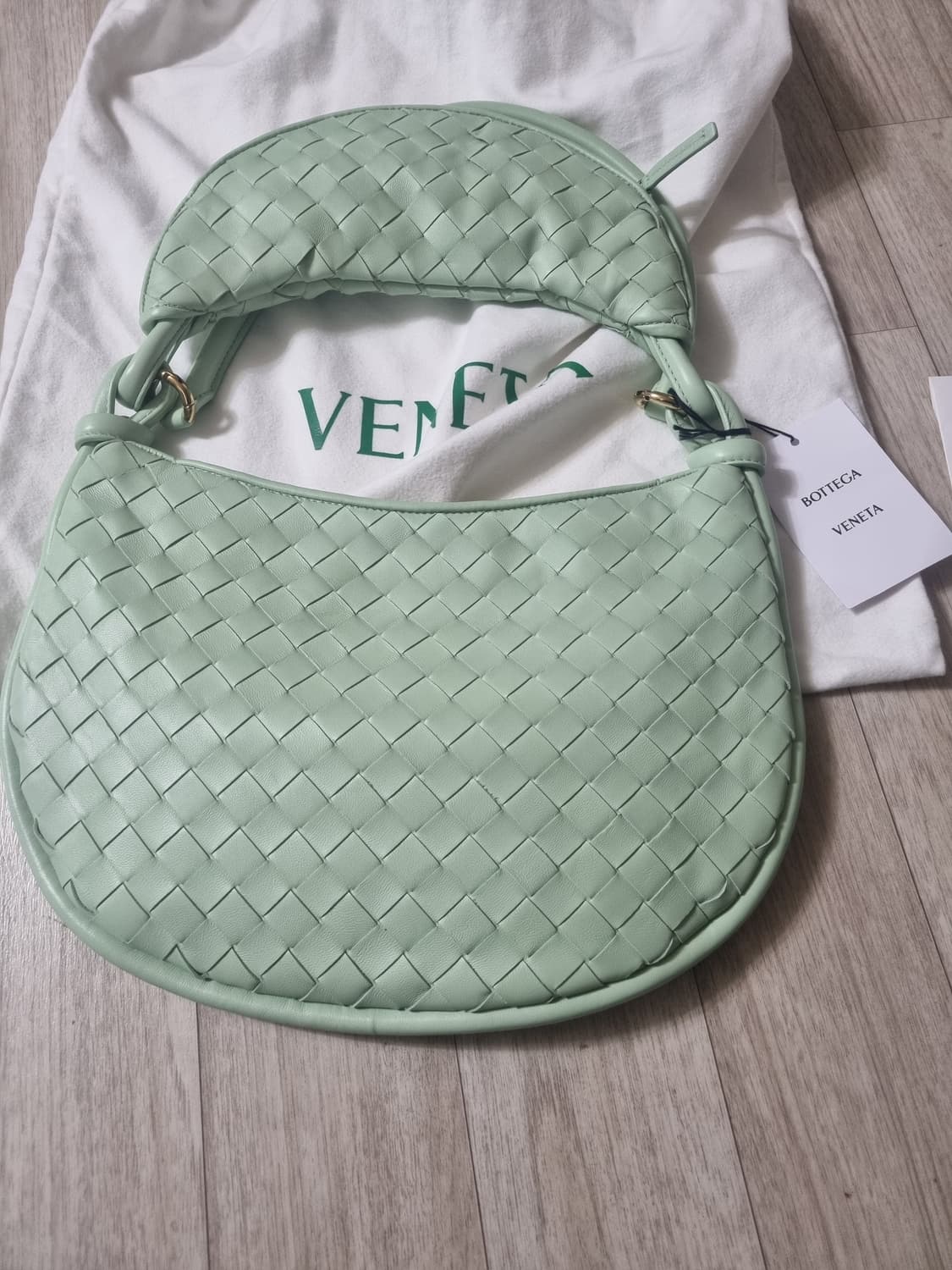 보테가베네타 제멜리 M사이즈 상품이미지2