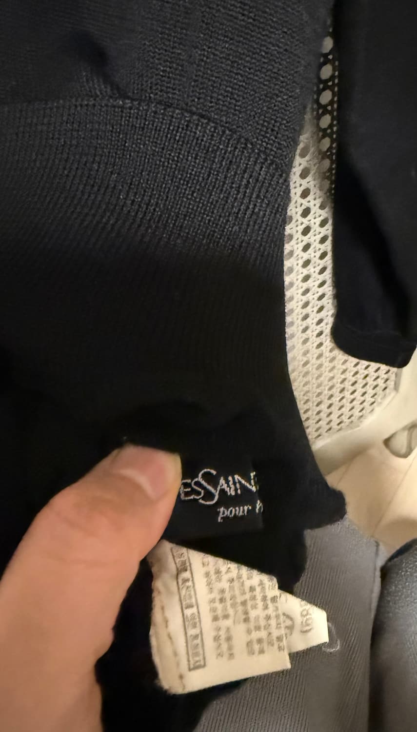 입생로랑 클래식 블랙 반목 니트 판매합니다 상품이미지6