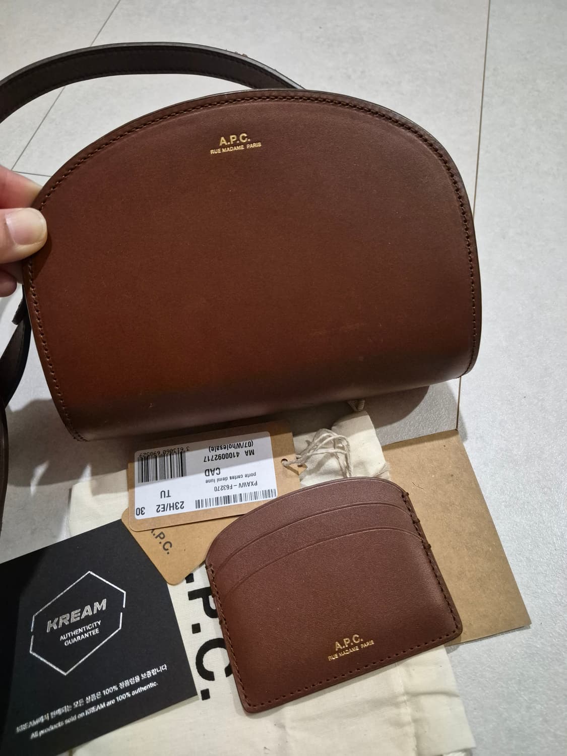 A.P.C. 하프문 가방 브라운 + 카드지갑 세트 상품이미지1
