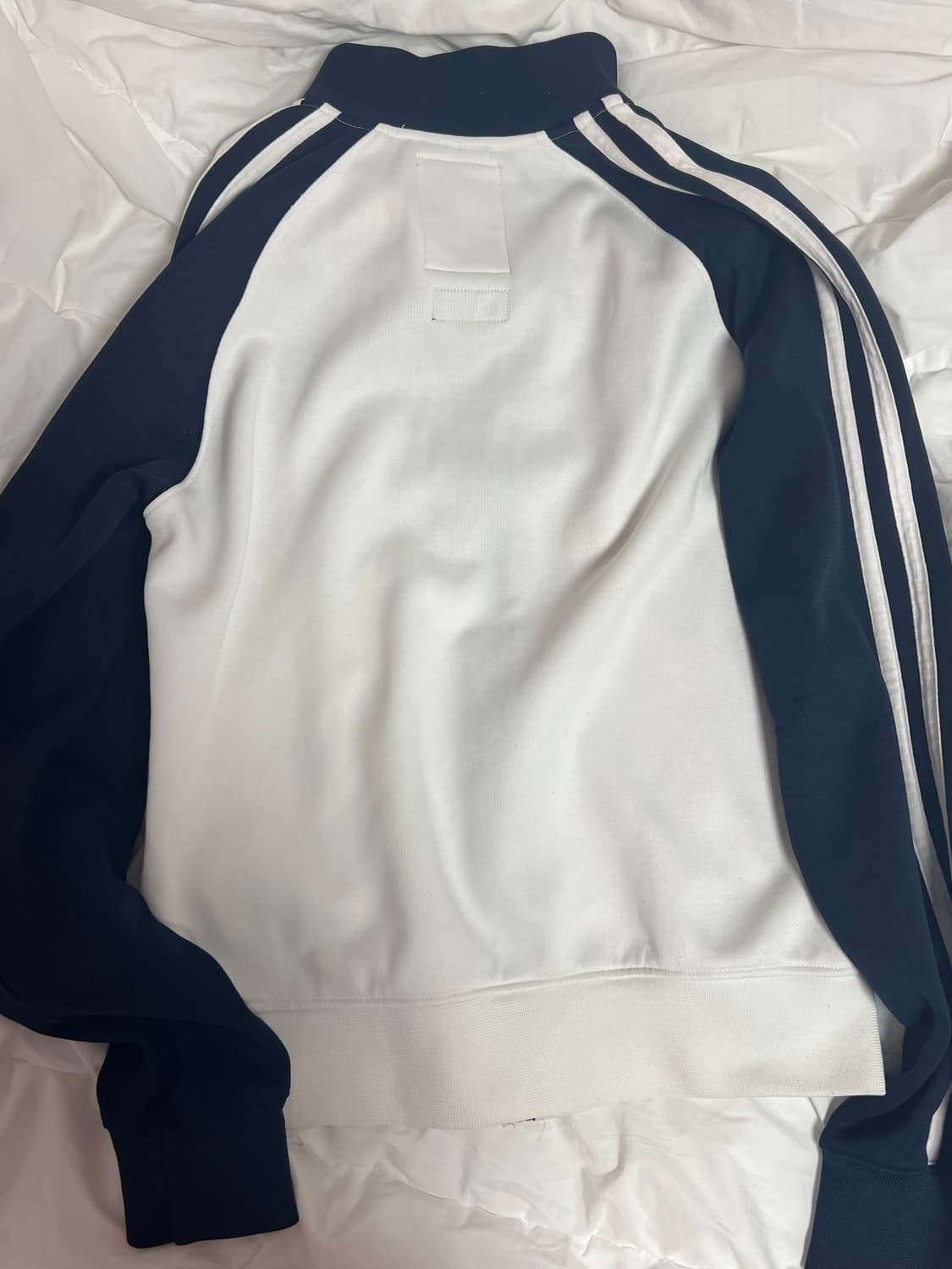 아베크롬비 화이트 네이비 집업 상품이미지2