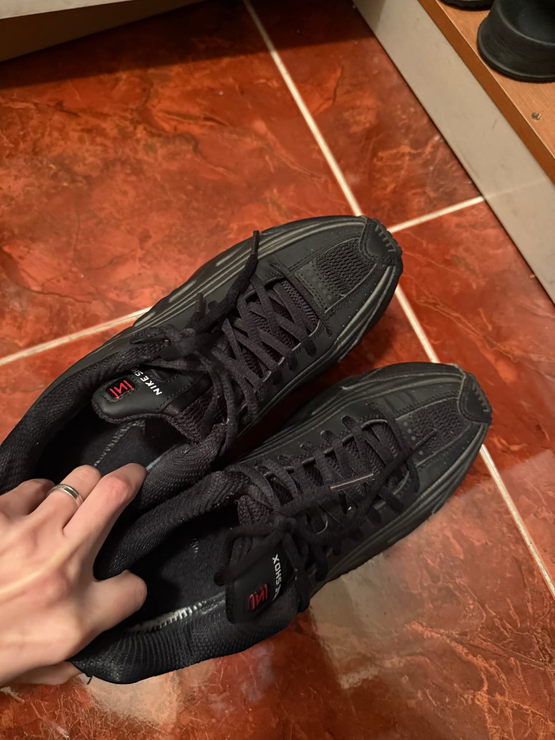 나이키 샥스 R4 블랙 브라이트 크림슨 245 상품이미지4