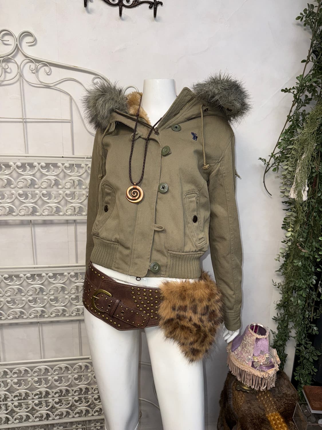 Abercrombie khaki faux fur bomber jacket 상품이미지1