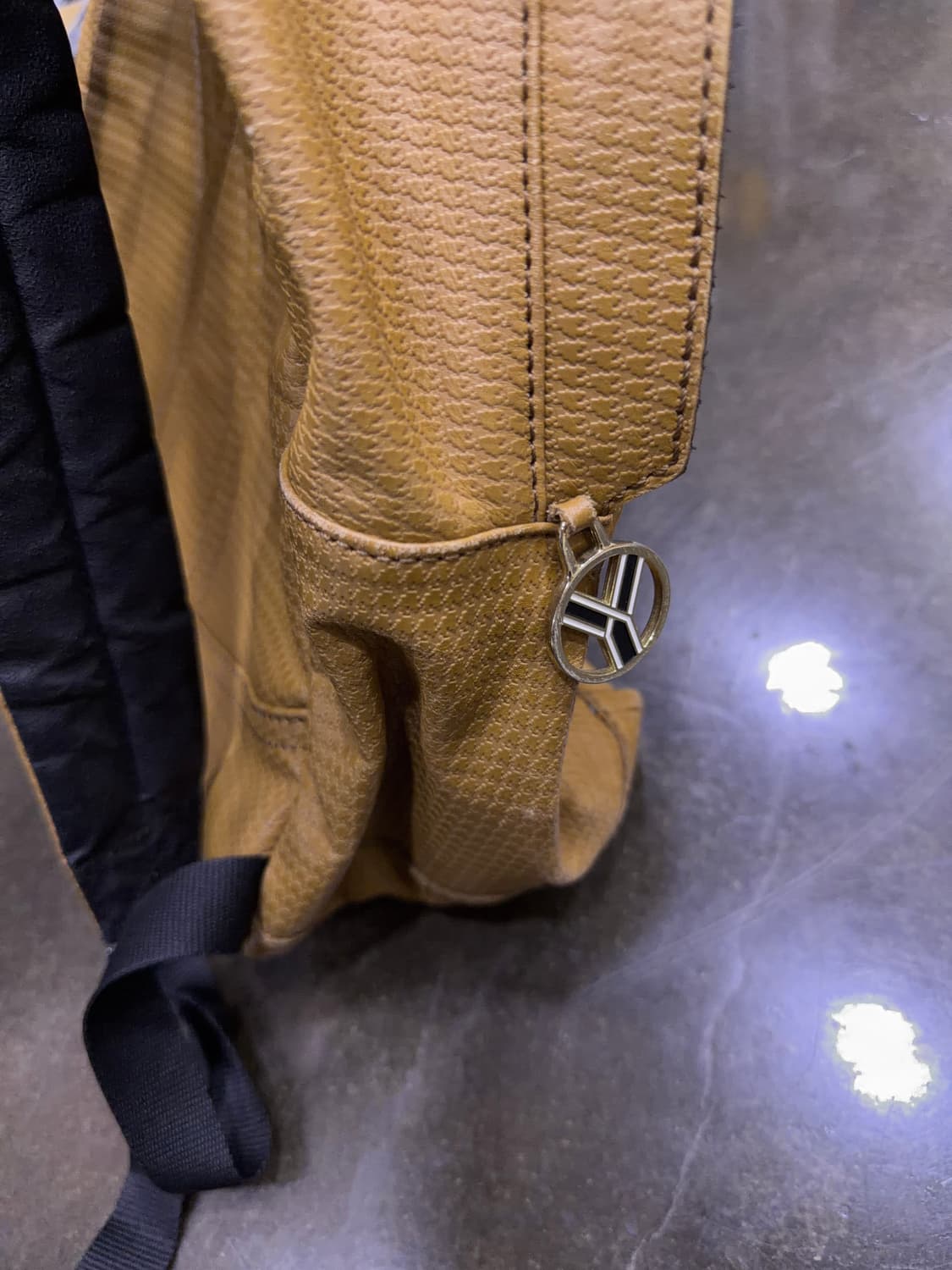 이스트팩 x 가스파드 유키에비치 레더 백팩 상품이미지6