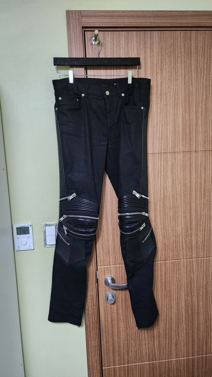 생로랑 레더패널진 33 상품이미지1