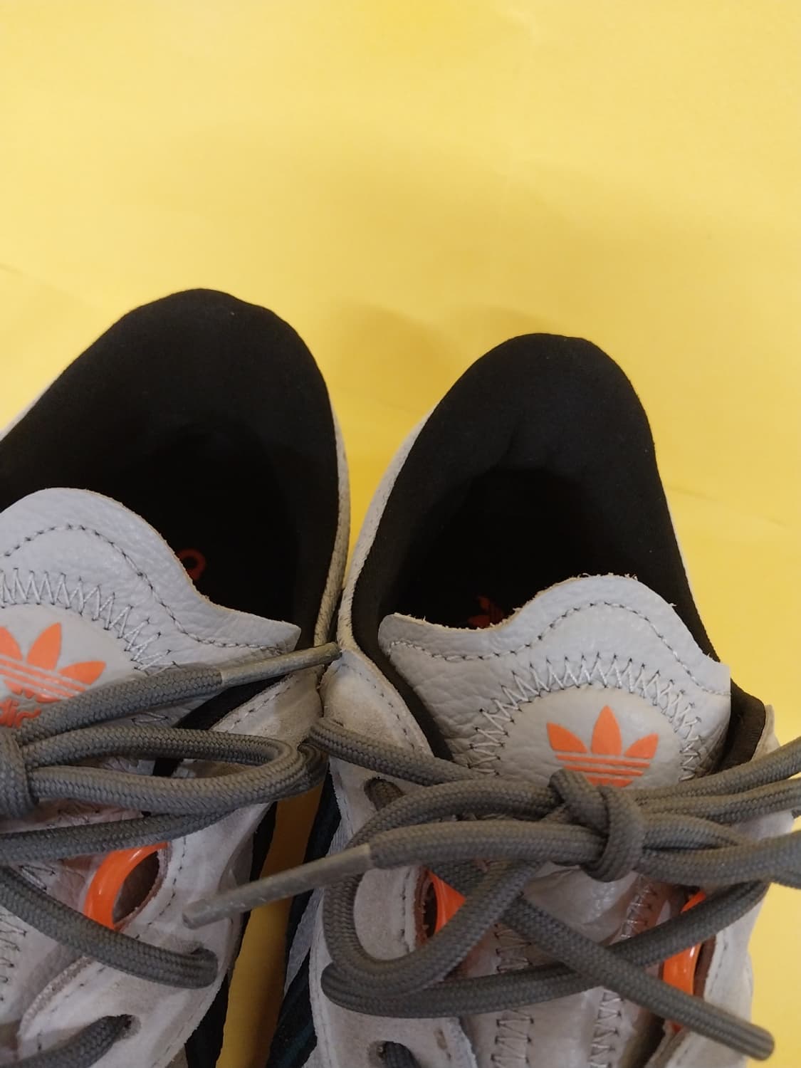 남성 아디다스 오즈위고 그레이블랙 유틸리티 그린 운동화 (260) 상품이미지5