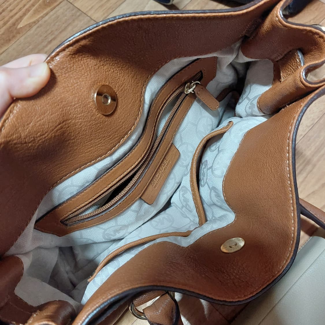 마이클코어스 가방 상품이미지3