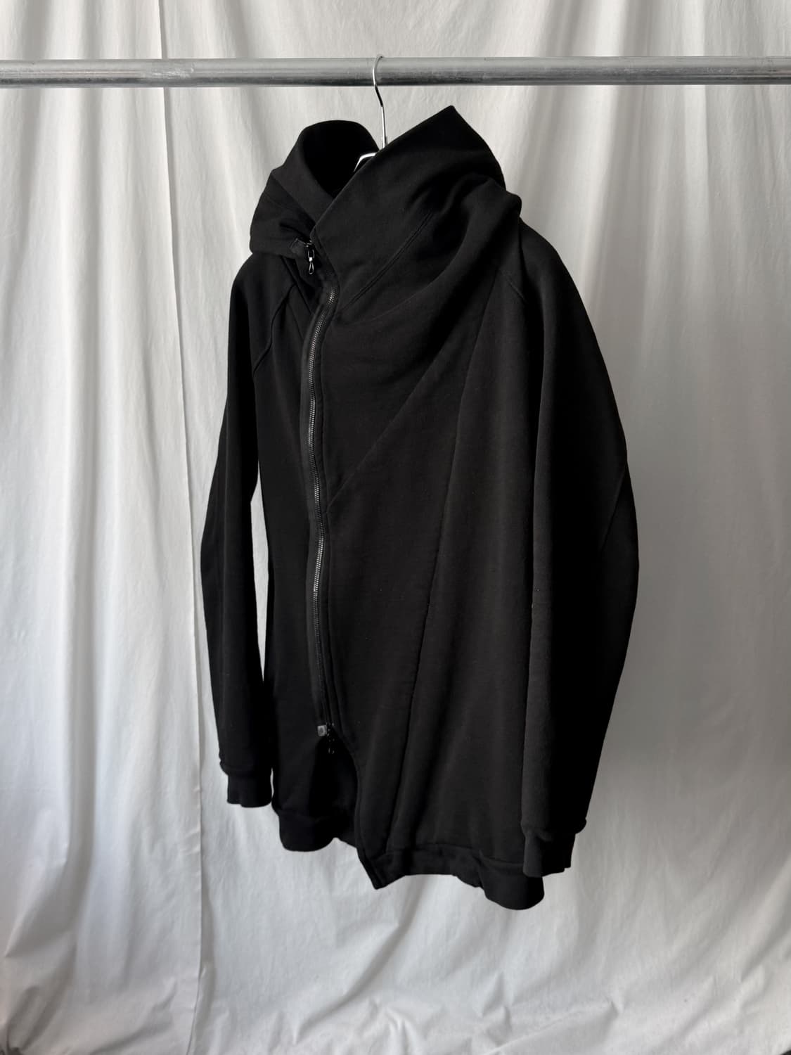 Julius 16FW 사선 후드 집업 상품이미지2