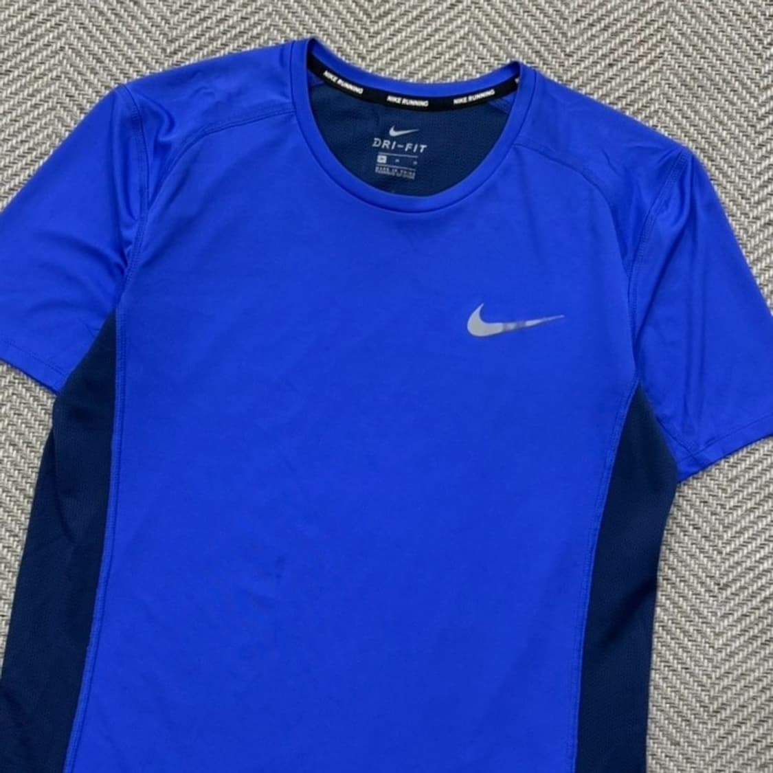 나이키 드라이핏 런닝 티셔츠 v2749 상품이미지3