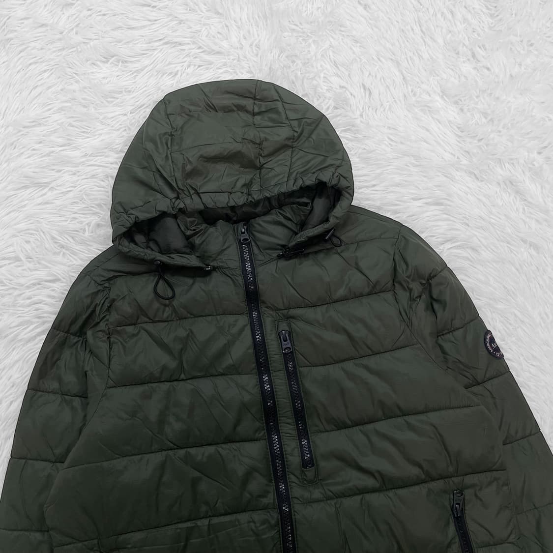 아베크롬비와펜 패치 퀄팅 경량 후드 패딩 카키 상품이미지3