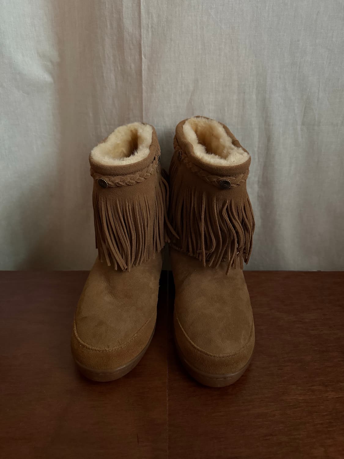 MINNETONKA fringe suede boots 상품이미지3