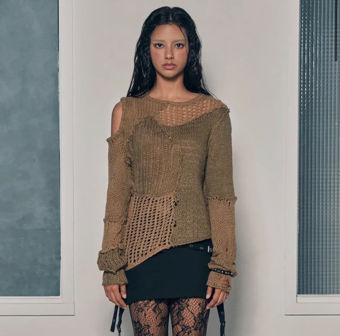 KNIT UNBALANCE SHOULDER SLIT T-SHIRT BEI 상품이미지1