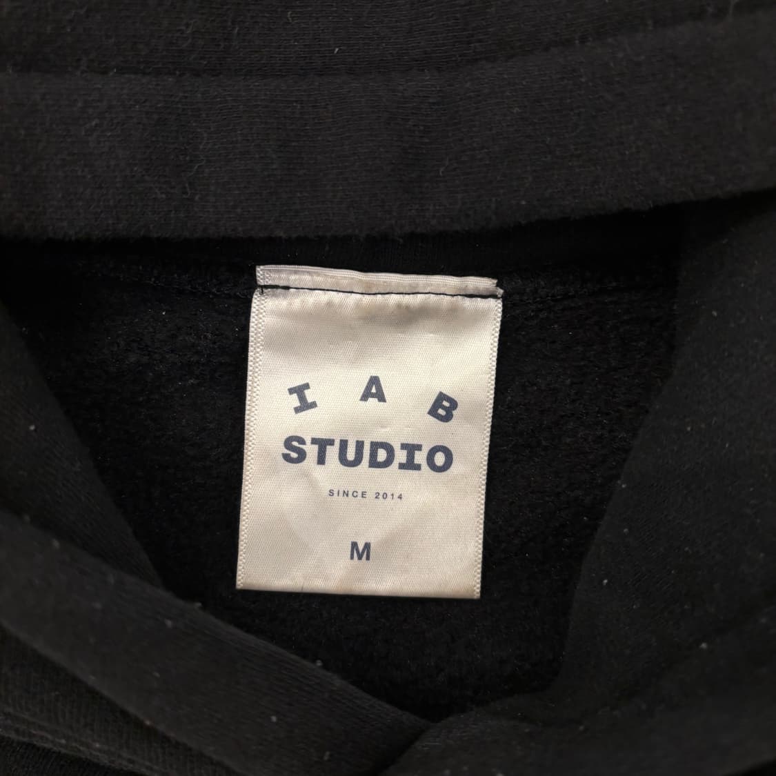 아이앱스튜디오 블랙 빅로고 후드티 상품이미지4