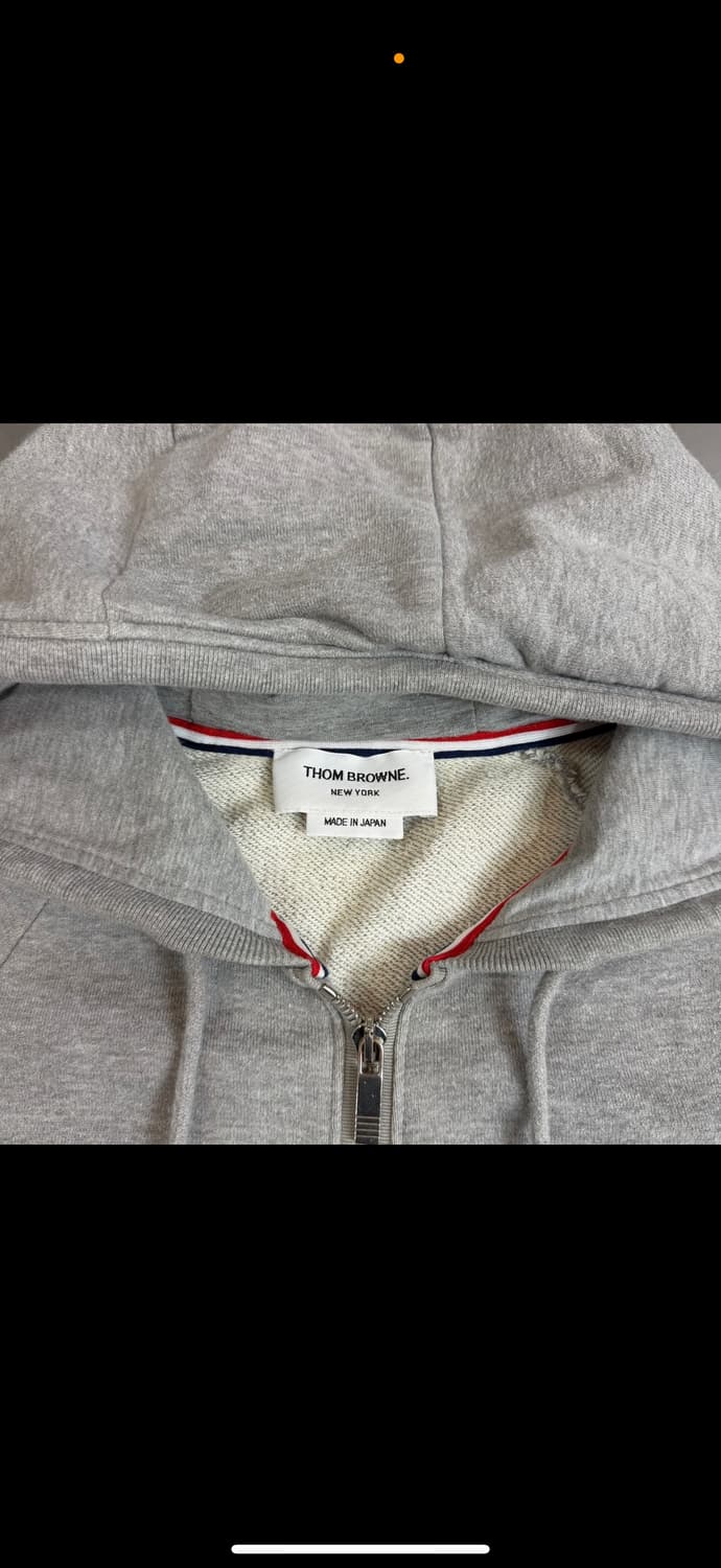 [리오브전포점] 톰브라운 사선 완장 자수 후드집업 상품이미지4