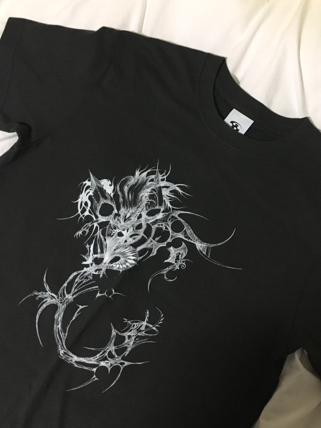 산산기어 반팔티 KAI'SA T-SHIRT [CHARCOAL] 상품이미지5
