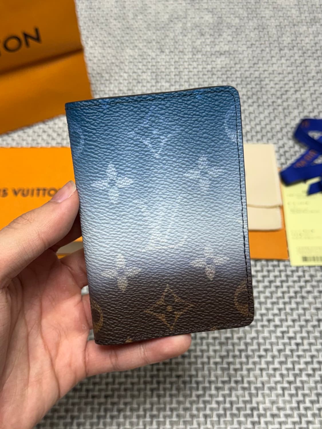 루이비통 모노그램 피그먼트 오거나이저 지갑 상품이미지1