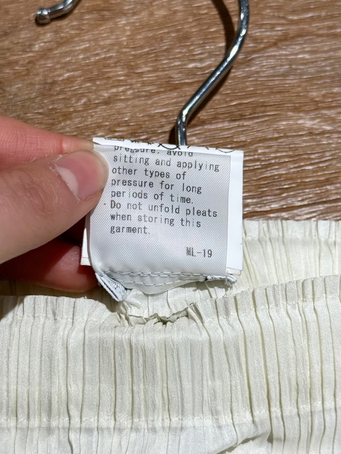 이세이 미야케 페테 아이보리 플리츠 롱 스커트 상품이미지9