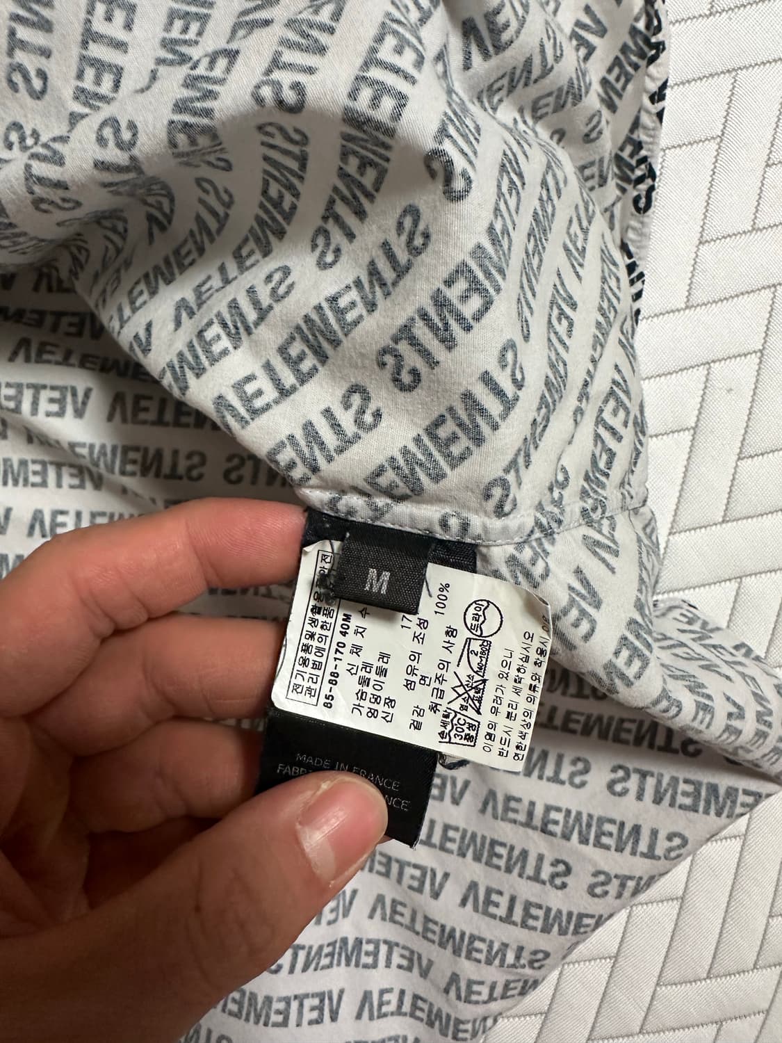 [M] 베트멍 트위스트 셔츠 올오버 로고 상품이미지3