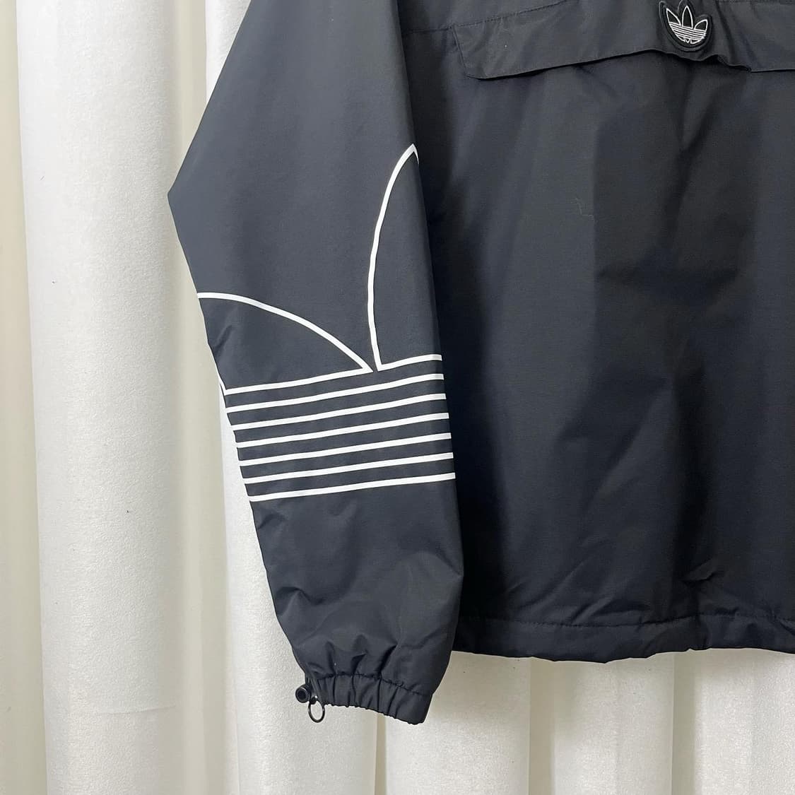 아디다스 블랙 윈드 후드 아노락 상품이미지3