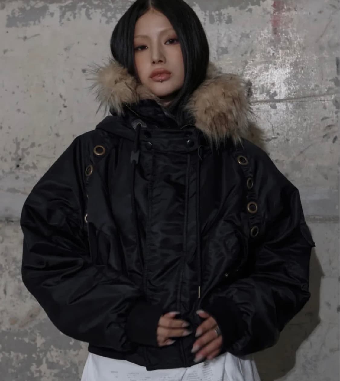 팬시클럽 아일렛 퍼 자켓 블랙 색상 상품이미지1