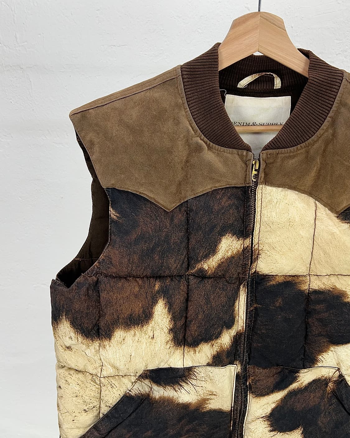 랄프로렌 데님 앤 서플라이 카우 프린팅 패딩 베스트 상품이미지2