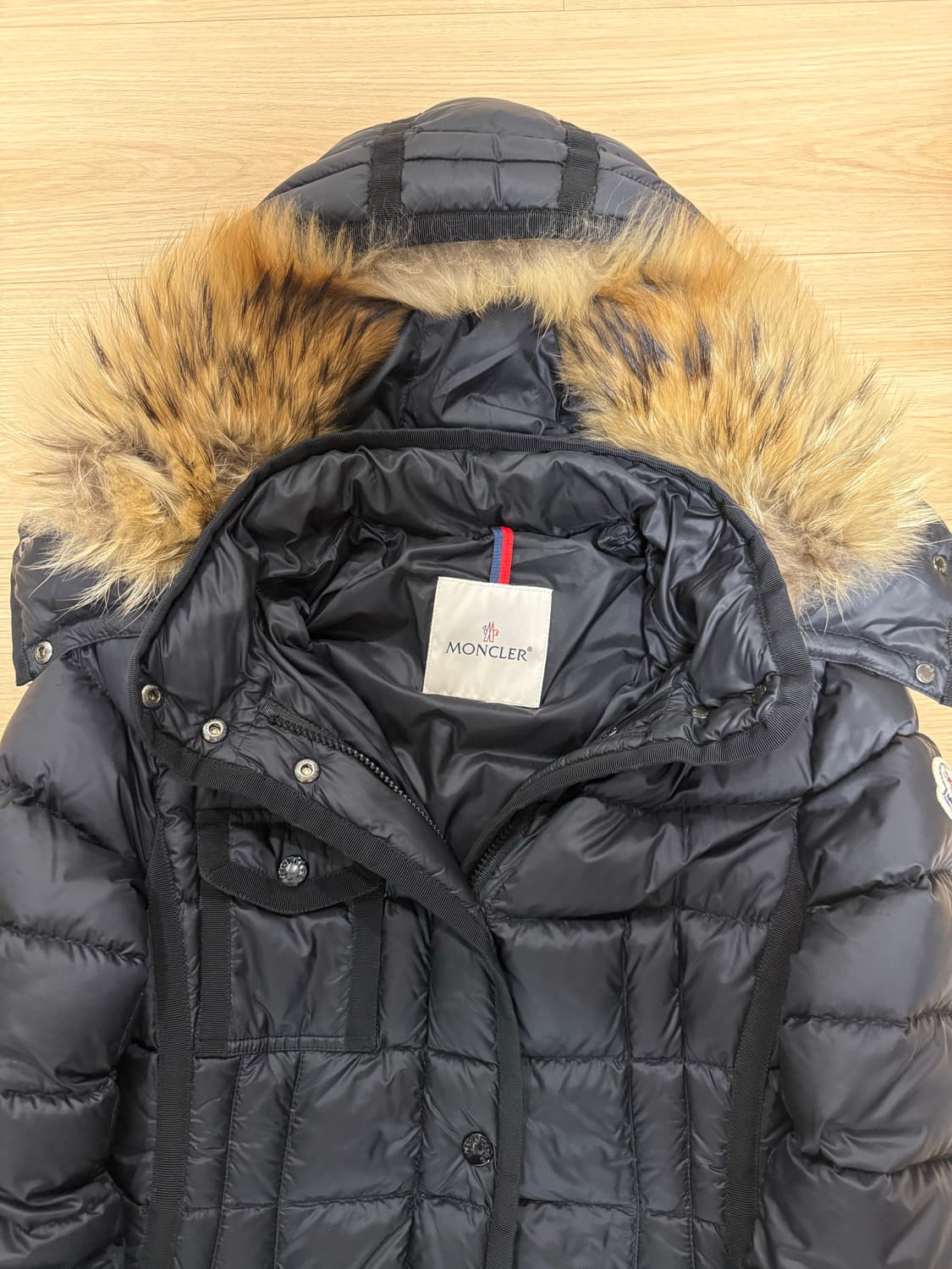 [1사이즈] 몽클레어 헤르민퍼 블랙 여자 패딩 상태 최상 상품이미지5