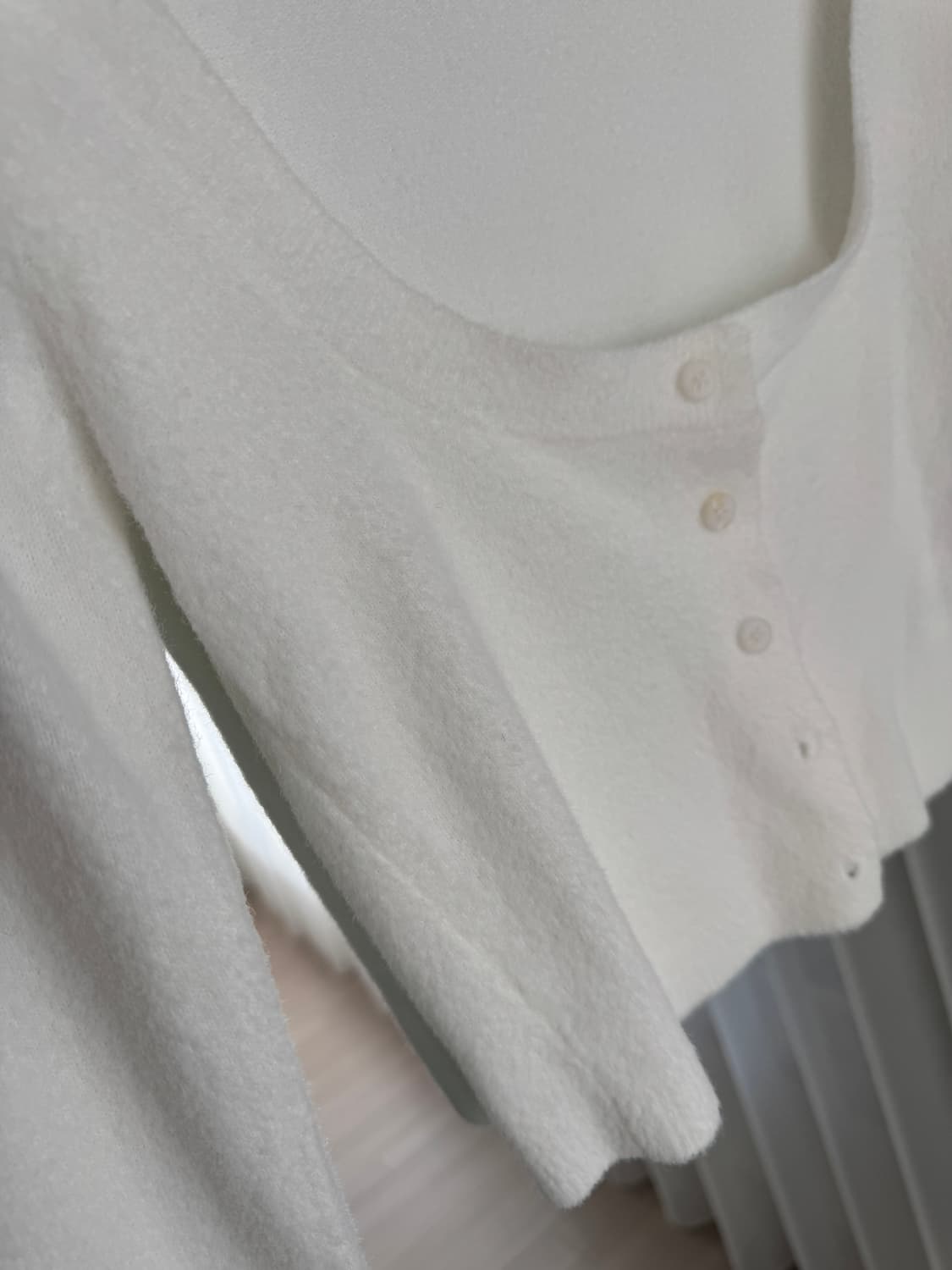 귀조(Guizio) 화이트 크롭 가디건 상품이미지4