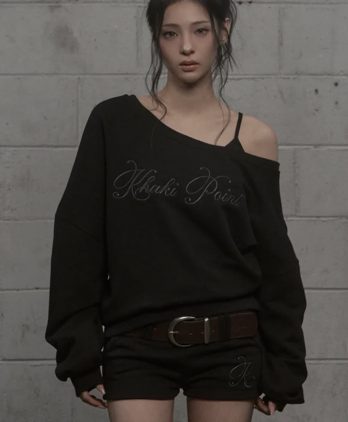 카키포인트 원숄더 맨투맨 Lettering Sweat Shirt 상품이미지1