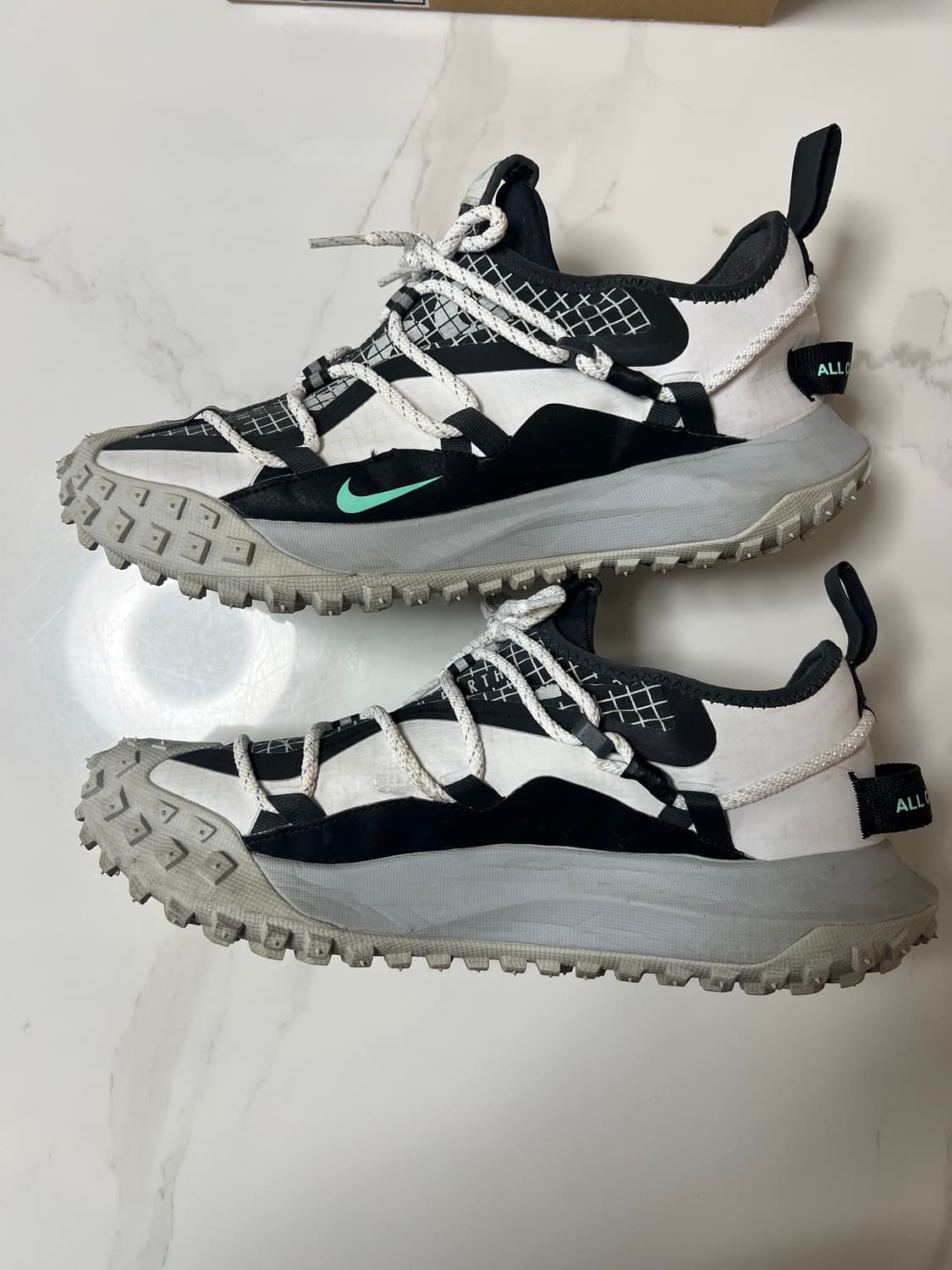 [265] 나이키 ACG 마운틴 플라이 로우 SE 화이트 앤 블랙 상품이미지4