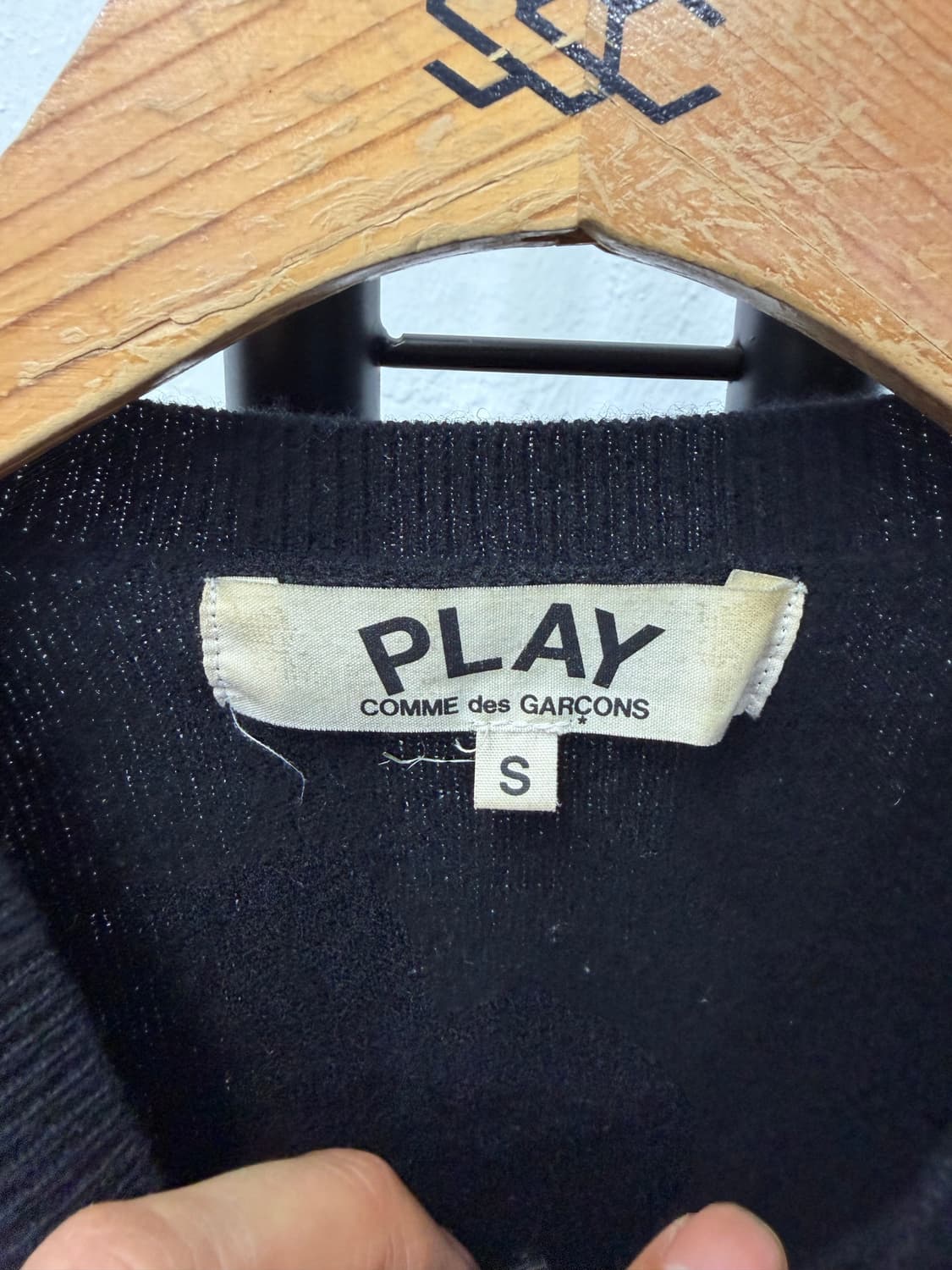 매징핀정품) 꼼데가르송 여성 레드와펜 블랙 가디건 S 상품이미지5