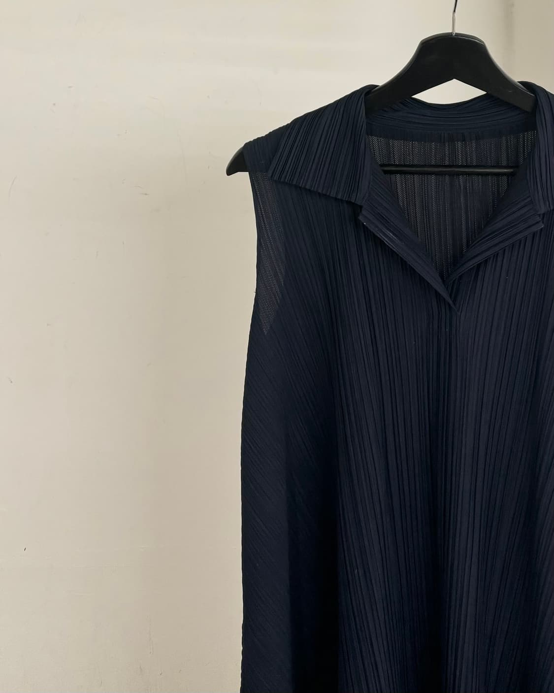 플리츠 플리즈 네이비 슬리브리스 에이라인 플리츠 롱 원피스 상품이미지3