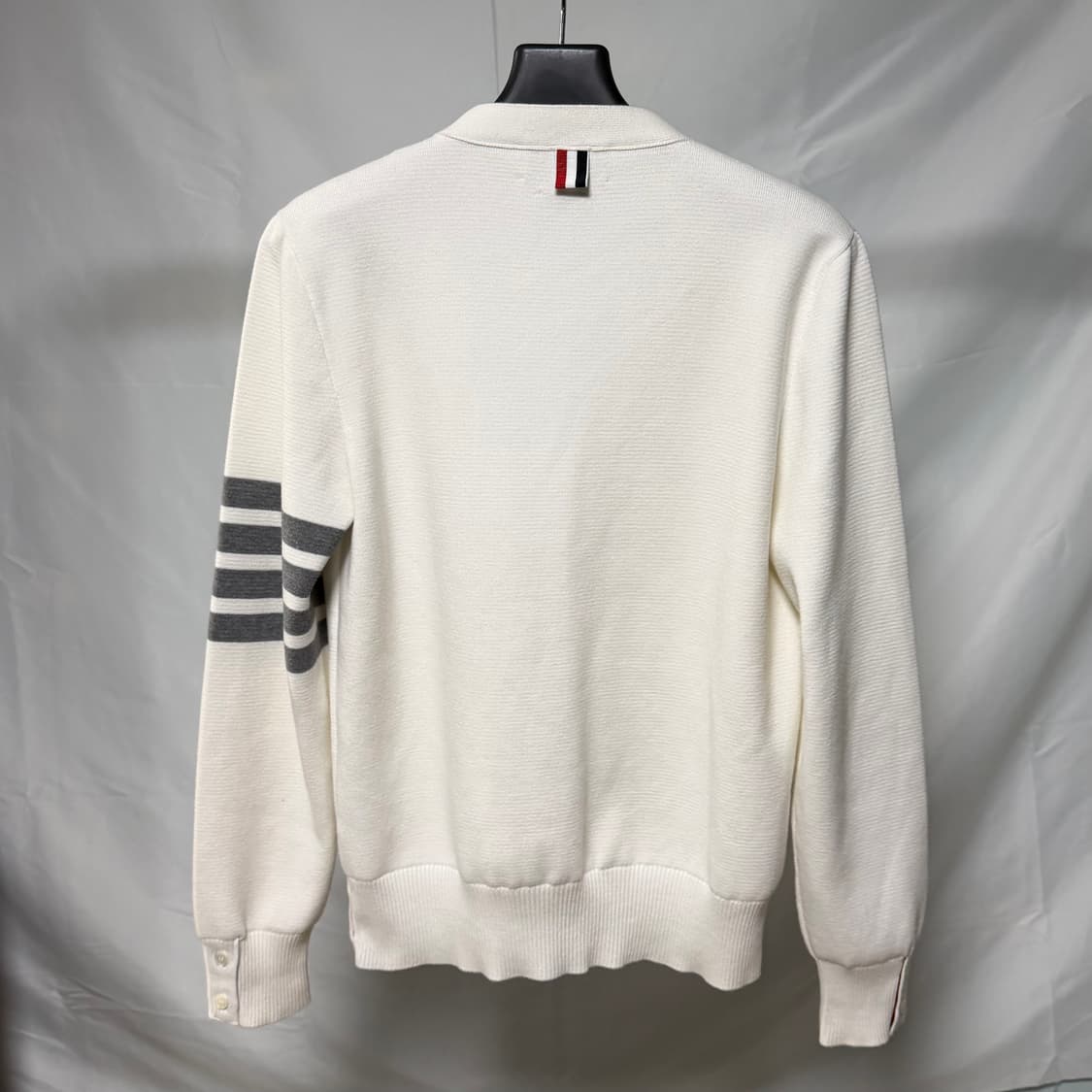 [S+급/1] 톰브라운 사선완장 밀라노스티치 가디건 화이트 상품이미지5