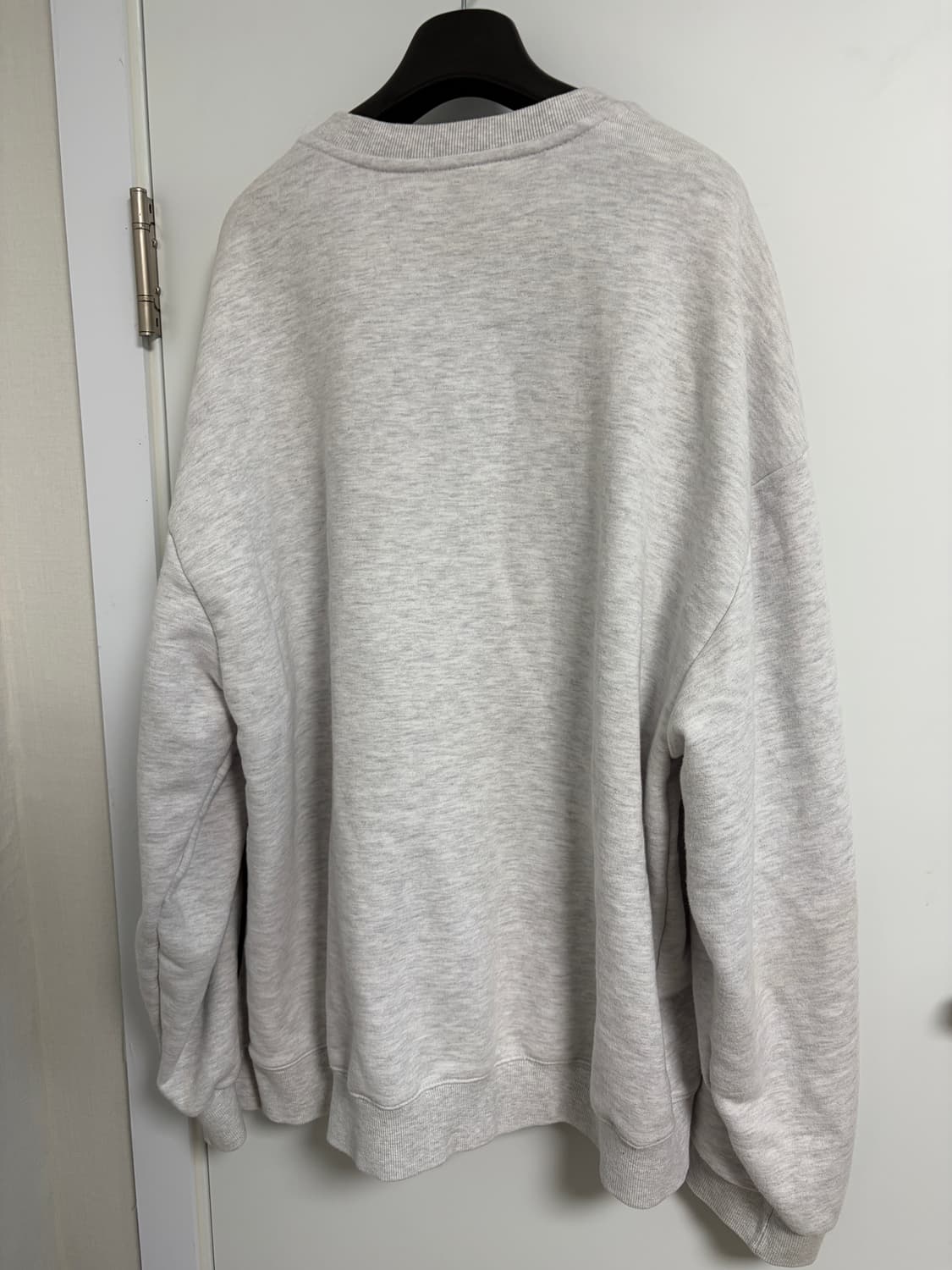 코드그라피 24H 트랙 브이넥 맨투맨_라이트그레이 상품이미지3