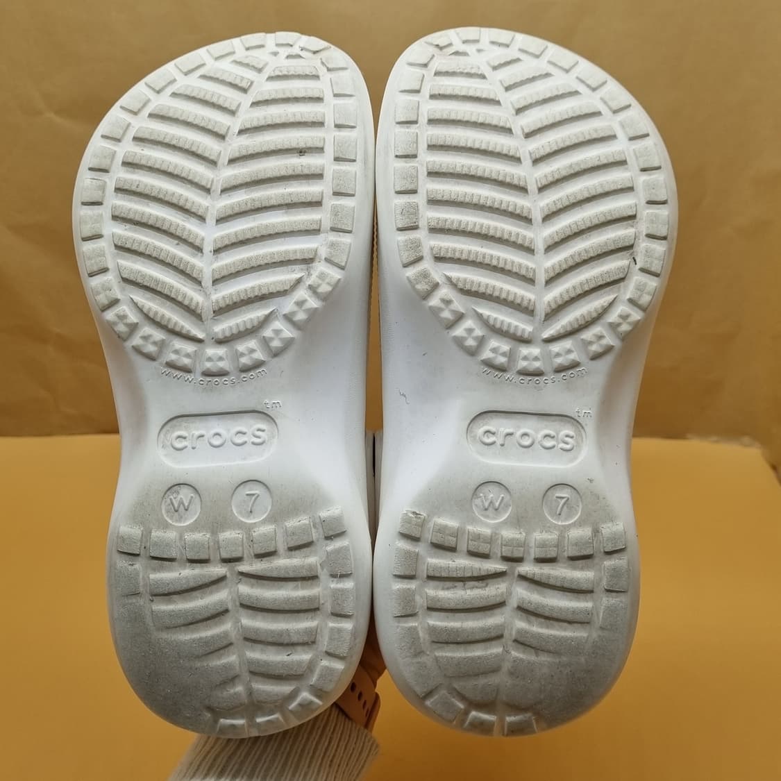 크록스 클래식 플랫폼 털샌들w7 240. 상품이미지3