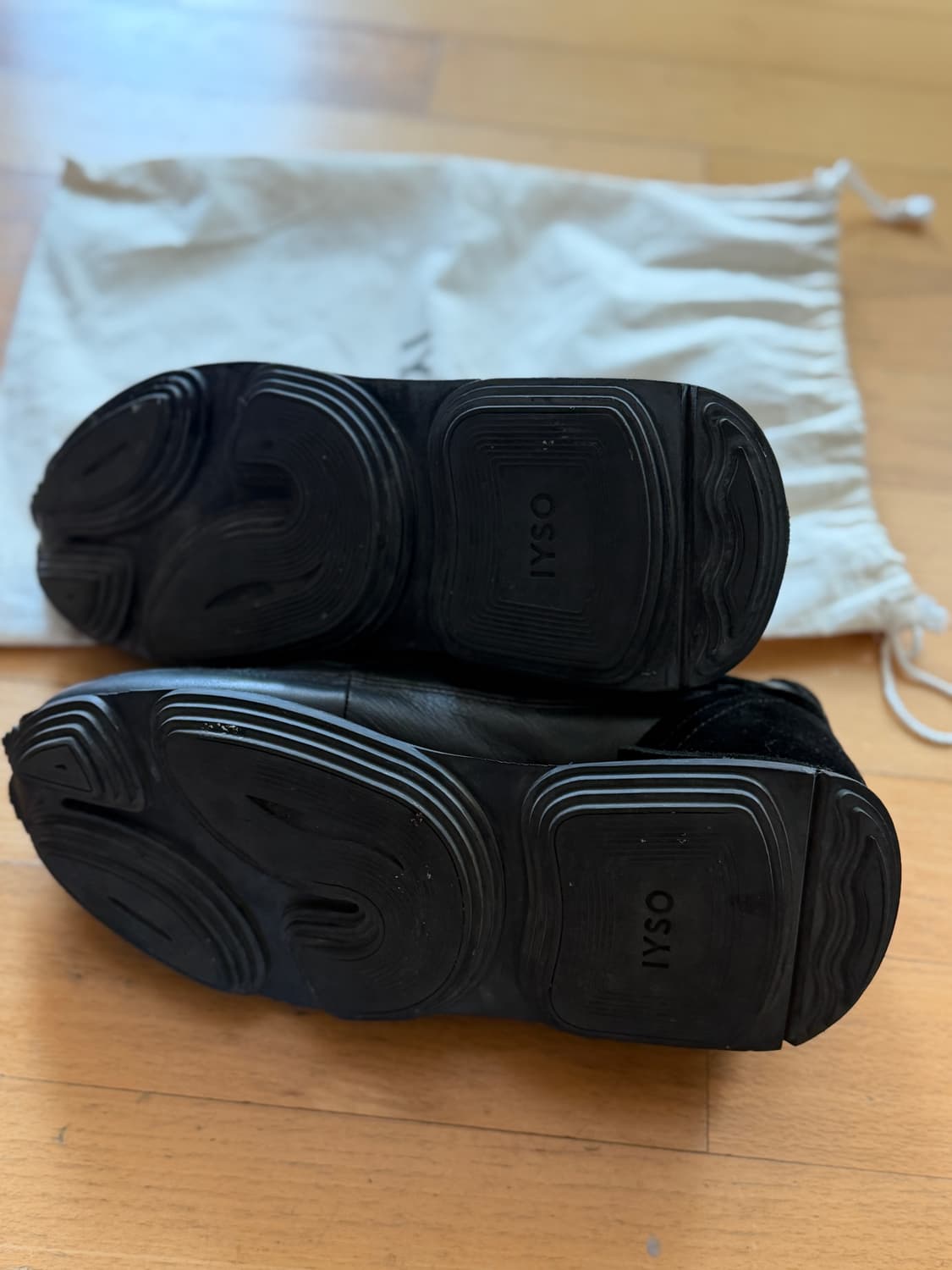 IYSO 올블랙 스니커즈 상품이미지2