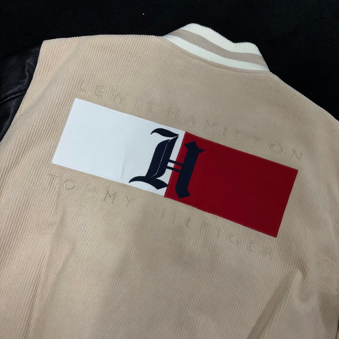 M 100 타미힐피거 X 루이스해밀턴 베이지 코듀로이 바시티자켓 상품이미지3