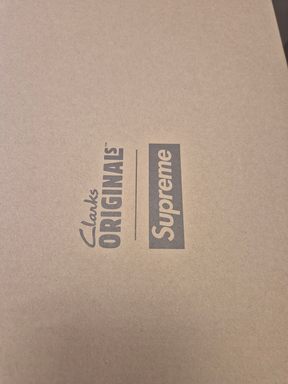 슈프림 x 클락스 왈라비 상품이미지8