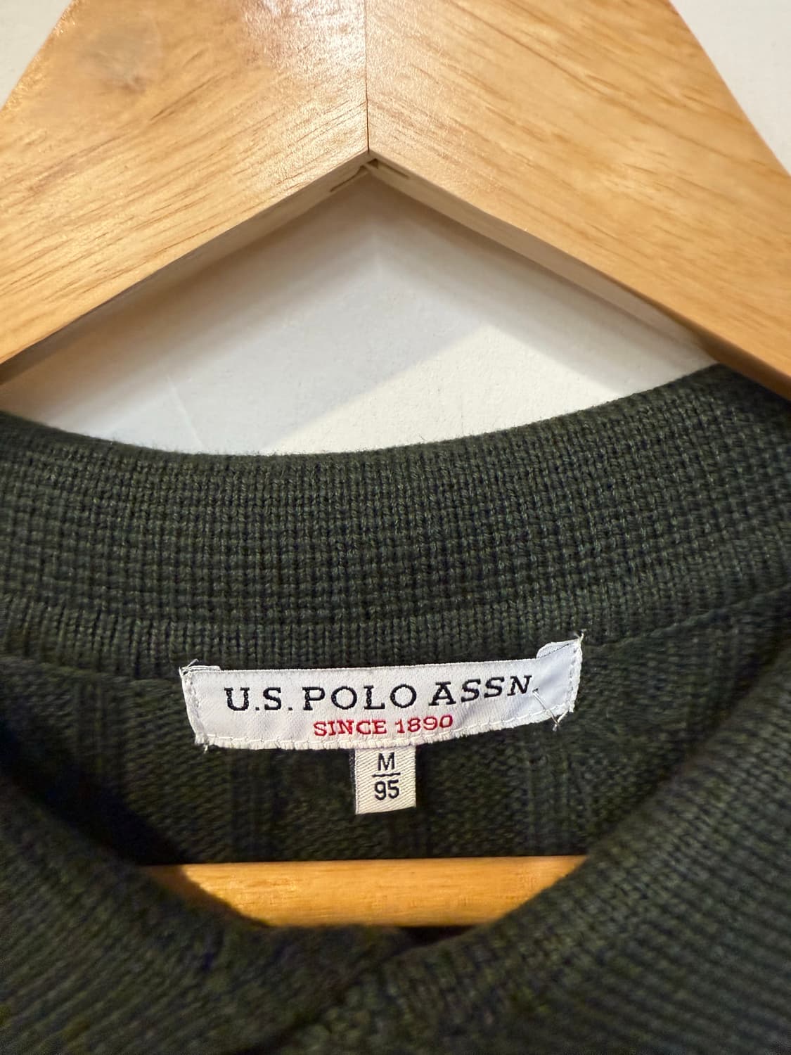 폴로 딥그린 카라 니트 상품이미지3