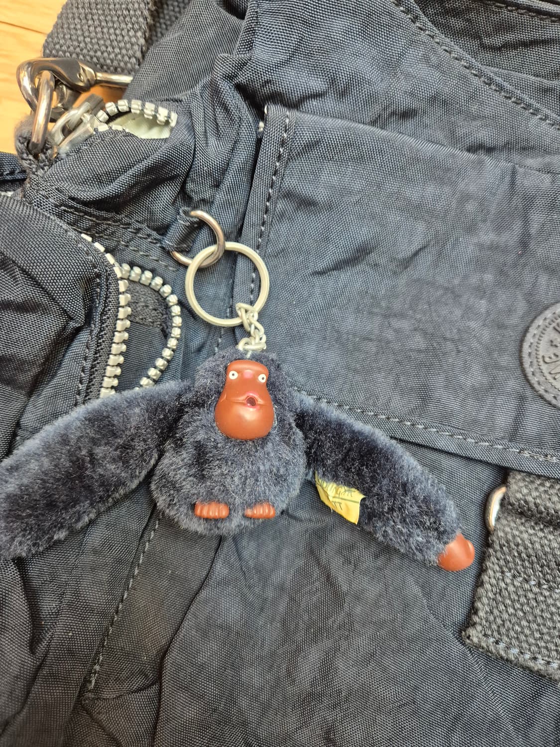 키플링 Fairfax M 네이비 숄더백입니다. 숄더백 뿐만 아니라 크로스 상품이미지2