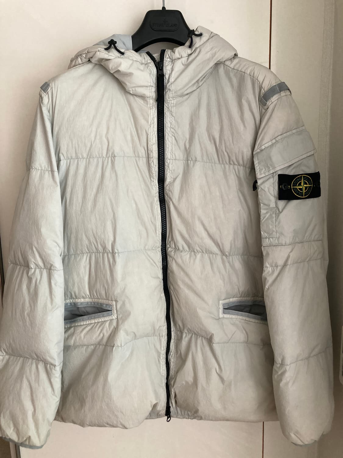 스톤아일랜드 가먼트 다운 자켓 라이트 그레이 XL 상품이미지1