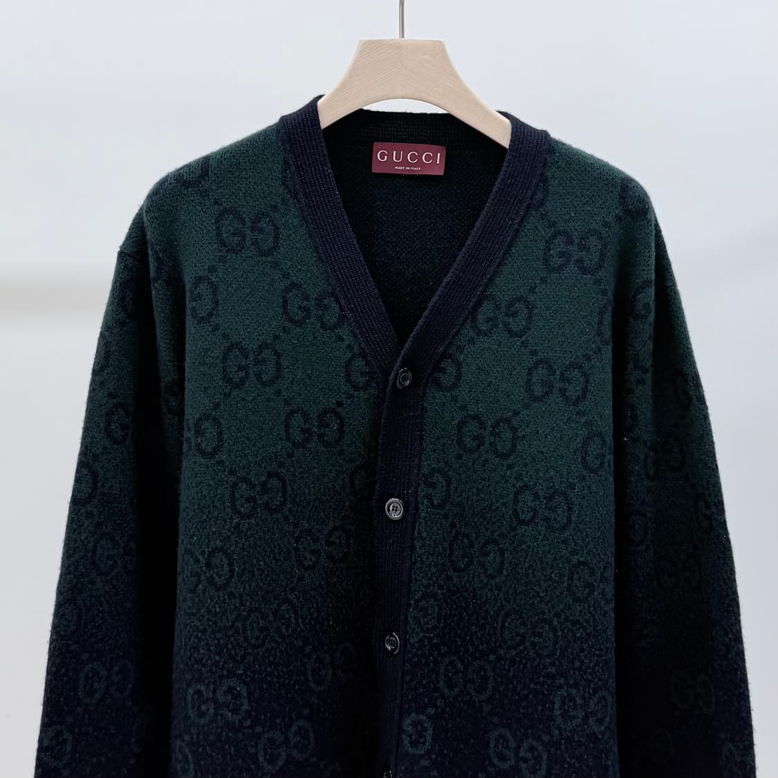 [S+급/오버핏M] 구찌 GG 로고 그라데이션 울 자카드 가디건 상품이미지2