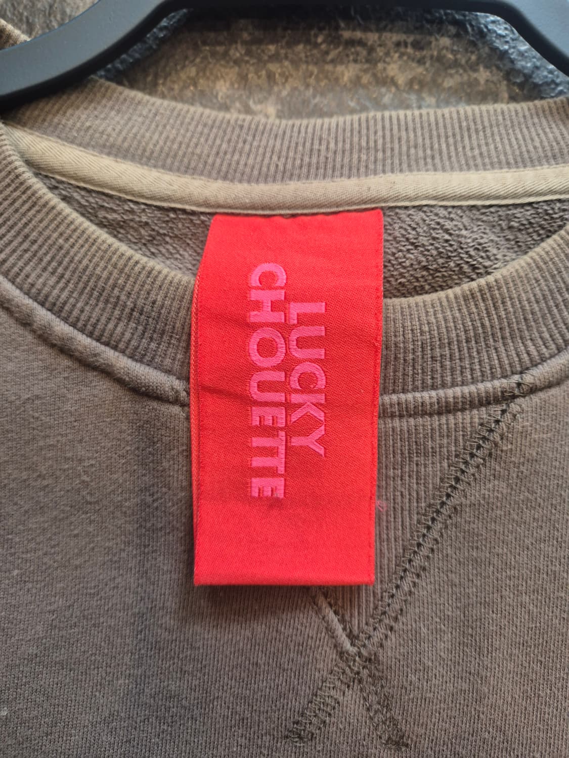 🦉 럭키슈에뜨 부엉이 자수 맨투맨 M (여성) 상품이미지3