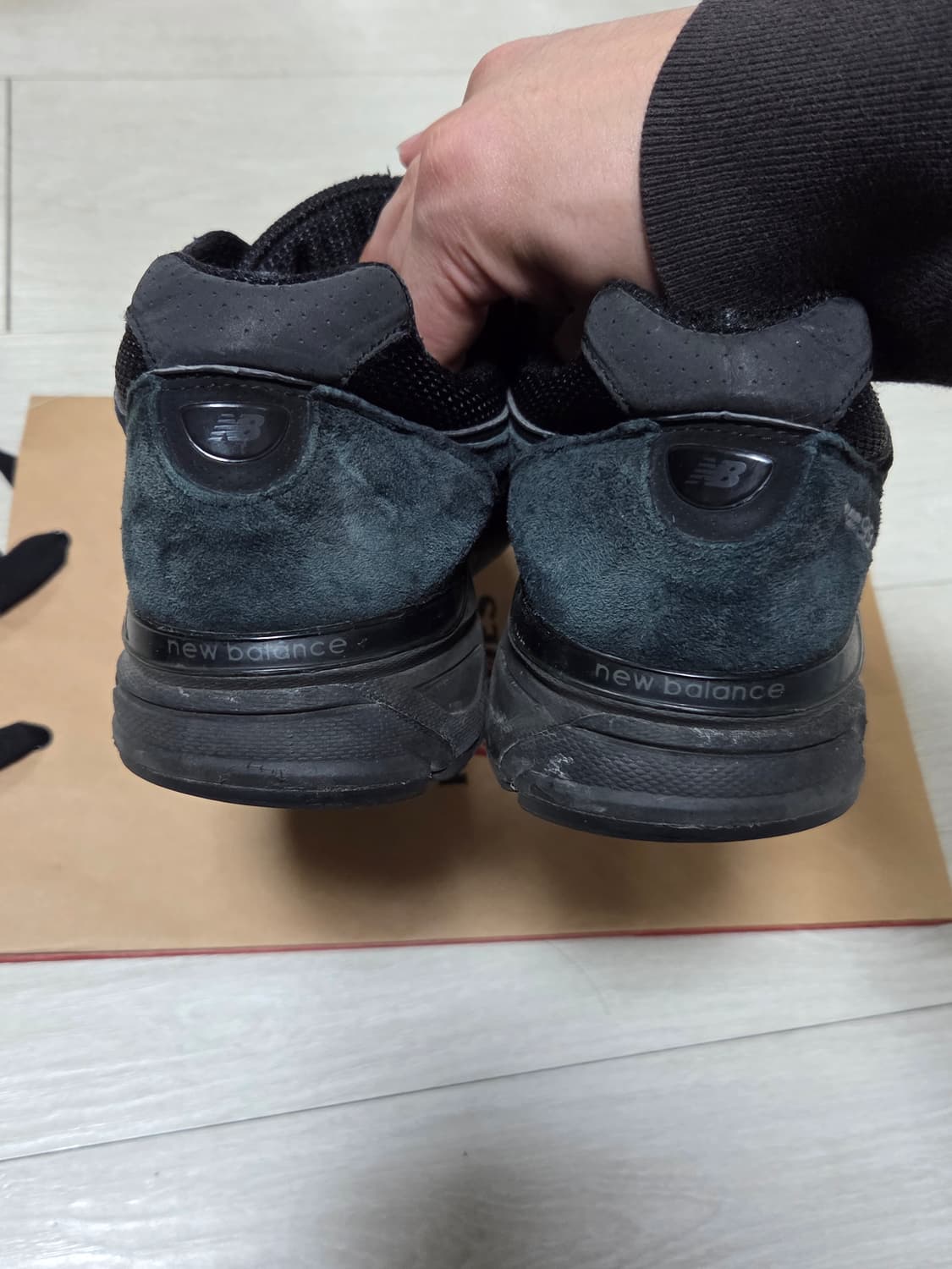 뉴발란스 990v4 트리플블랙 280 상품이미지2